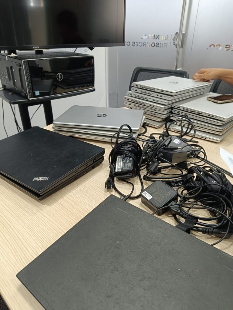 thu mua laptop cũ dĩ an