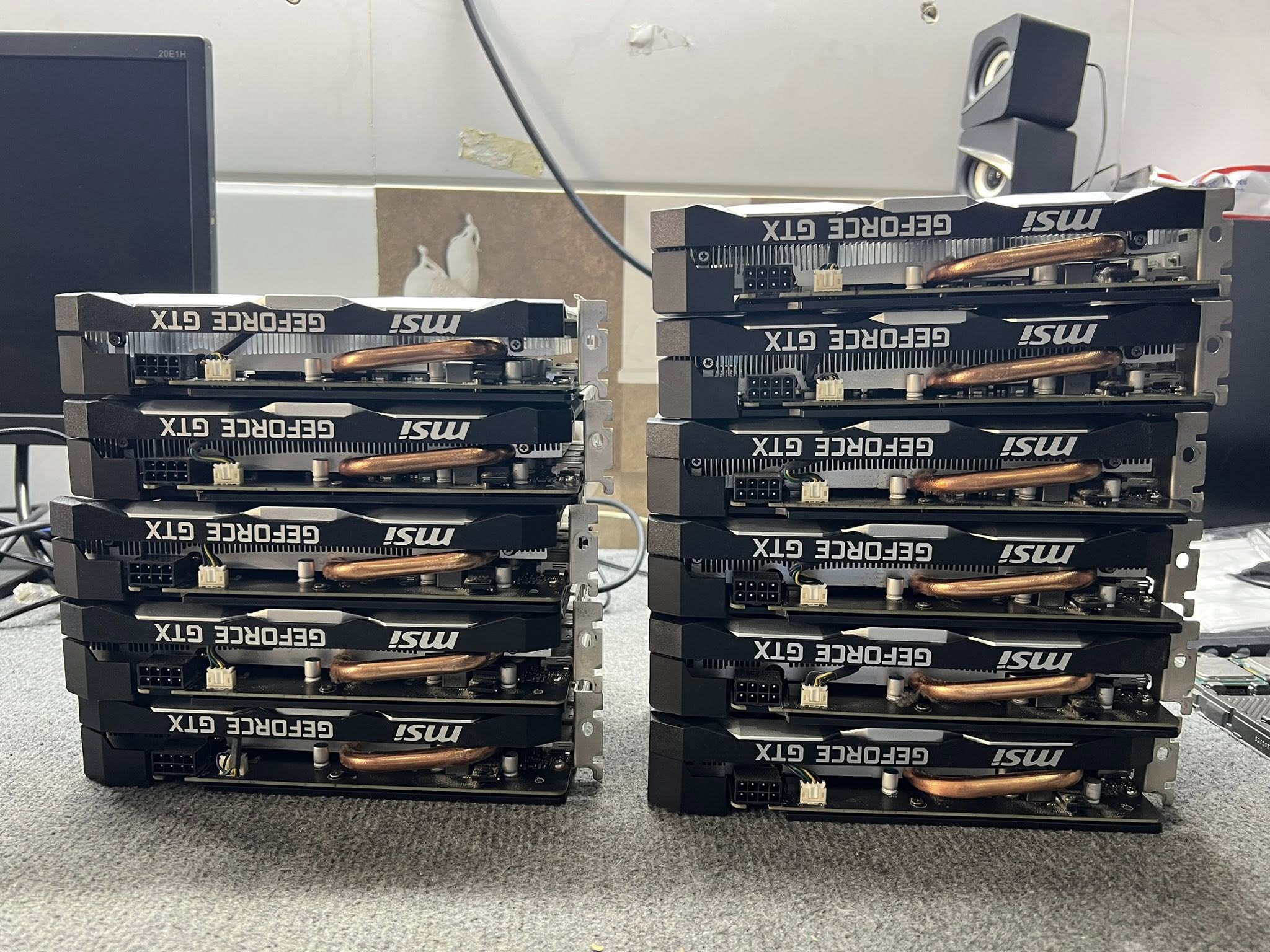 Thu mua laptop cũ Thuận An