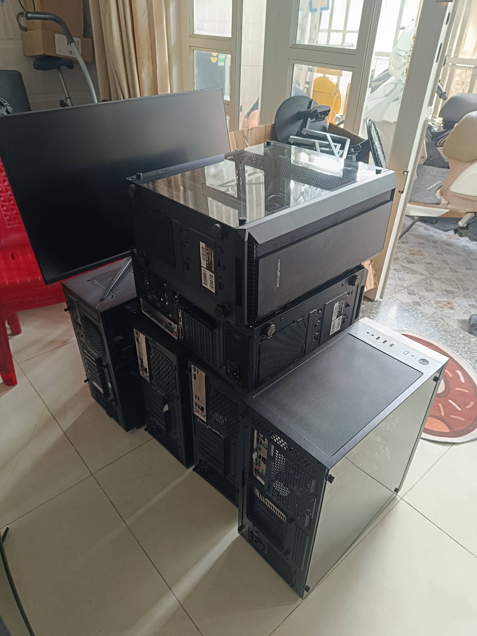 Thu mua máy tính tại Dĩ An