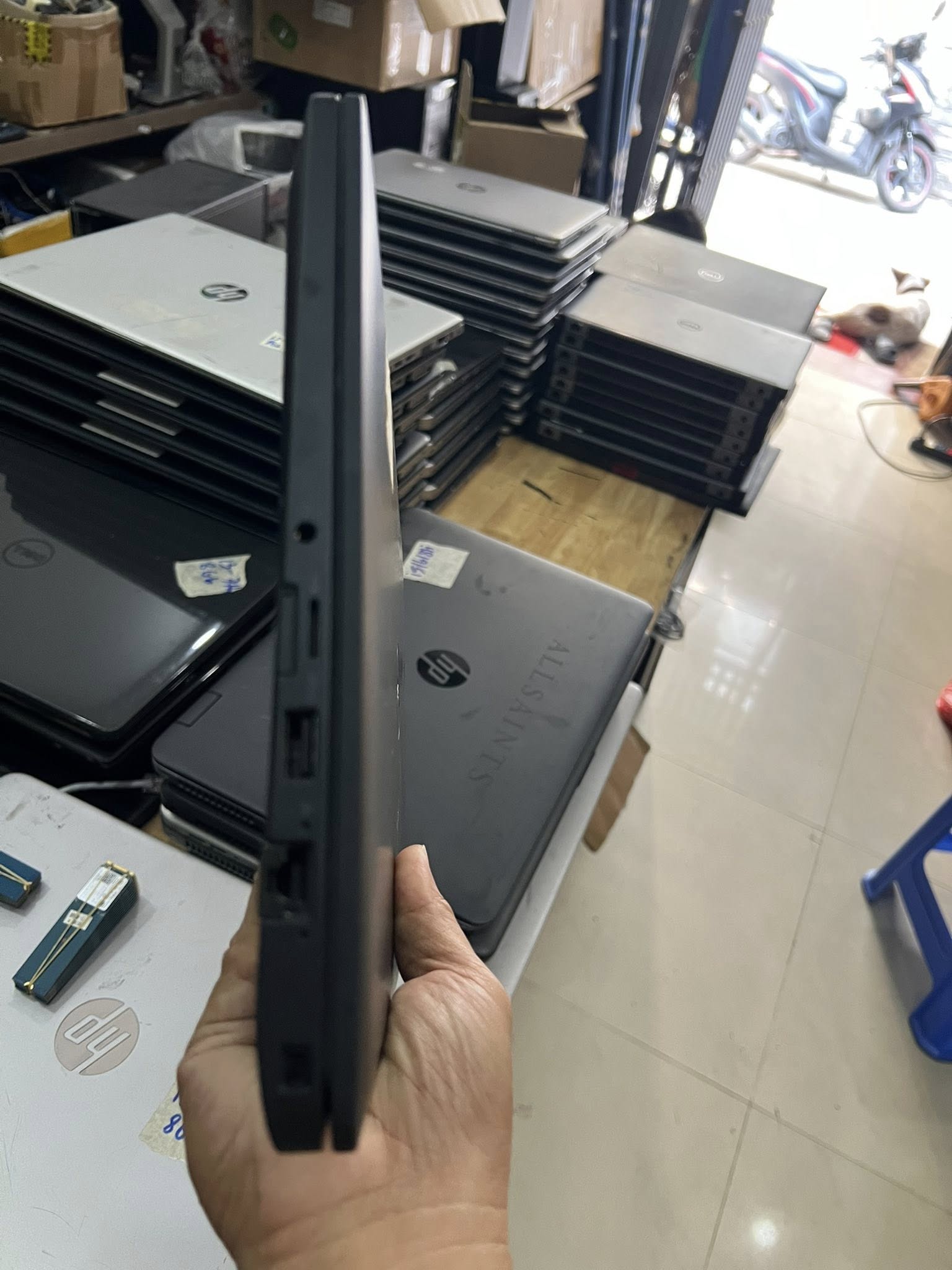 Thu mua laptop cũ Thuận An