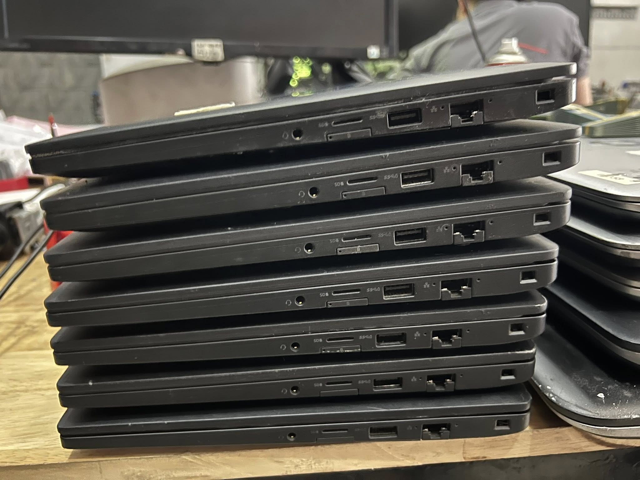 Cửa Hàng Thu Mua Laptop Cũ Dĩ An