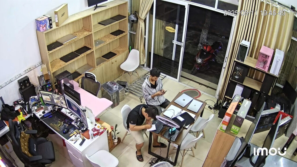 cửa hàng laptop dĩ an