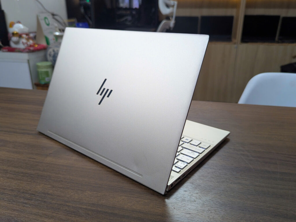 laptop trả góp dĩ an