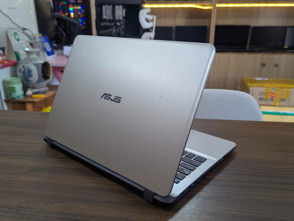 mua laptop cũ dĩ an