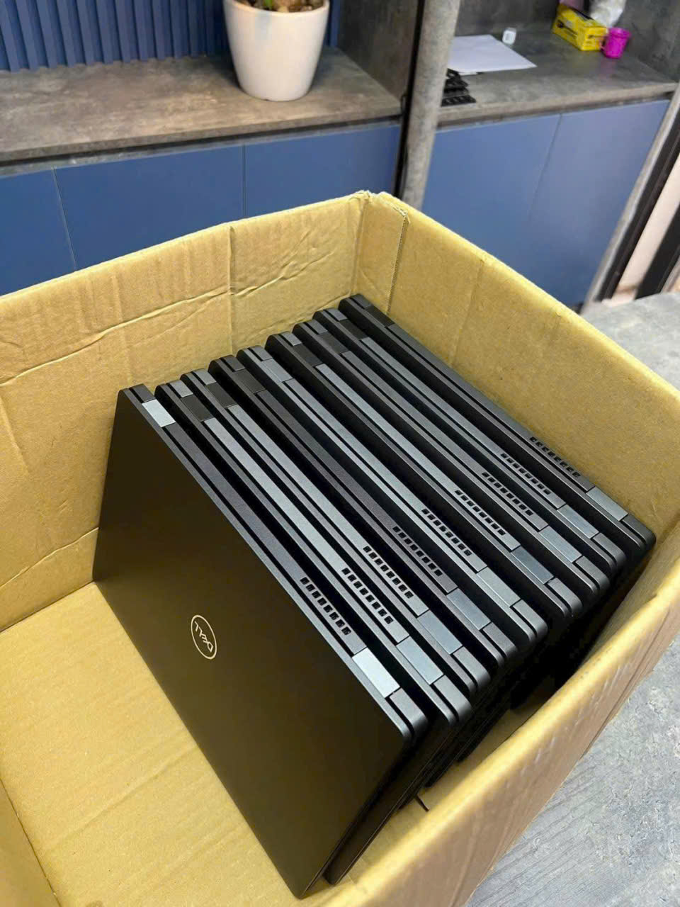 Cửa Hàng Thu Mua Laptop Cũ Dĩ An